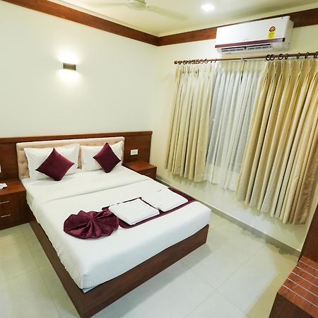 Royalton Residency Hotel Mundakāyam Екстериор снимка