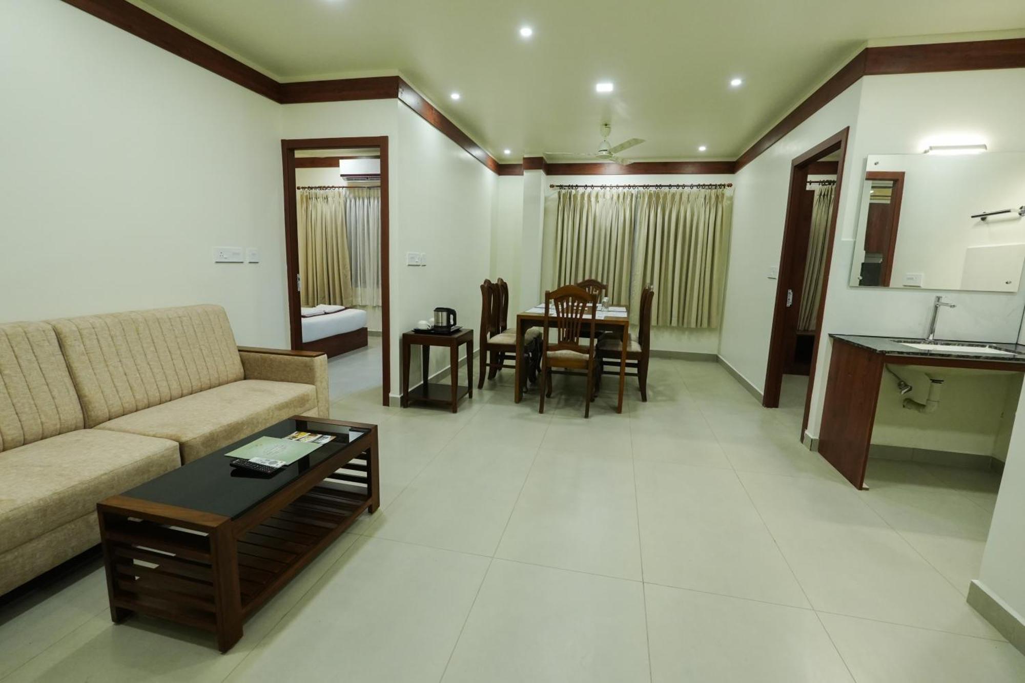 Royalton Residency Hotel Mundakāyam Екстериор снимка